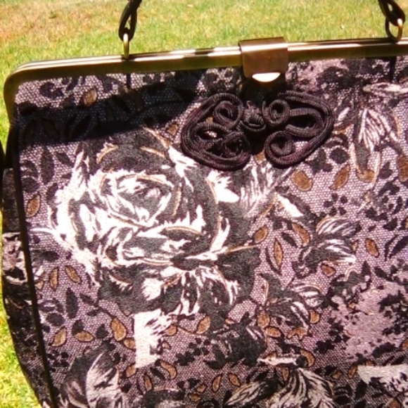 CLASSY 🛍️ - Picture 4 of 4